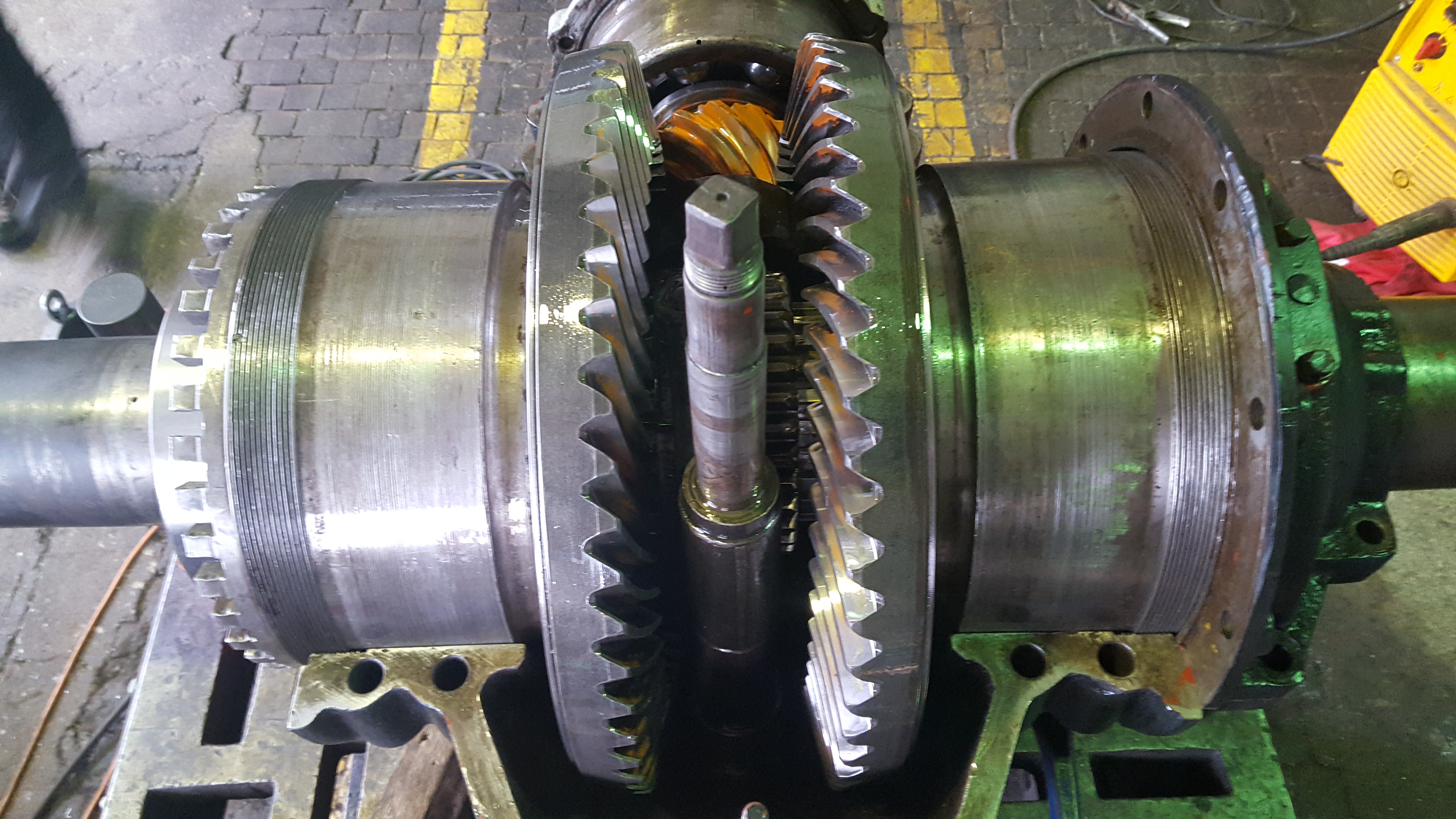 Alighment of bevel gear engagement